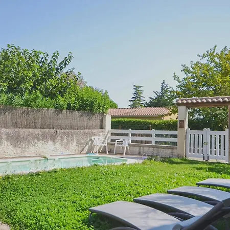 In With Outdoor Swimming Pool Сasa de vacaciones